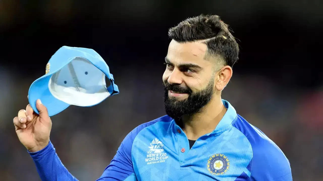 ಕಿಂಗ್ ಕೊಹ್ಲಿ ಕಣಕ್ಕಿಳಿಯುವುದು ಯಾವಾಗ? ವಿರಾಟ್ ಕೊಹ್ಲಿ ಅವರು ಜುಲೈ 14 ರಿಂದ ಆರಂಭವಾಗಲಿರುವ ಇಂಗ್ಲೆಂಡ್ ವಿರುದ್ಧದ ಏಕದಿನ ಸರಣಿಯ ಮೂಲಕ ಕಂಬ್ಯಾಕ್ ಮಾಡುವ ಸಾಧ್ಯತೆಯಿದೆ. ಜುಲೈ ಮಧ್ಯಭಾಗದಲ್ಲಿ ನಡೆಯಲಿರುವ ಇಂಗ್ಲೆಂಡ್ ಪ್ರವಾಸದ ವೇಳೆಗೆ ಕೊಹ್ಲಿ ಸಂಪೂರ್ಣ ಫಿಟ್ ಆಗಲಿದ್ದಾರೆ ಎಂದು ಆಯ್ಕೆ ಸಮಿತಿ ಆಶಾವಾದ ವ್ಯಕ್ತಪಡಿಸಿದ್ದಾರೆ. (PC: BCCI)