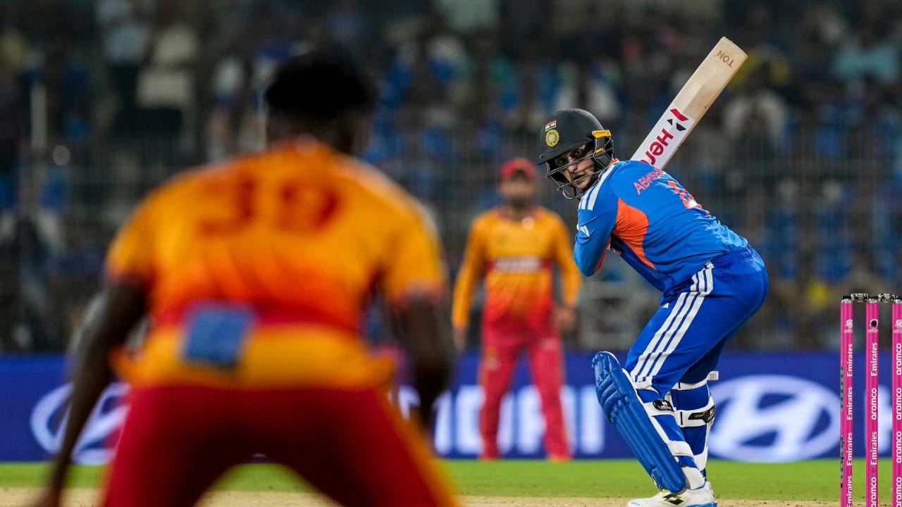 2021 ರಲ್ಲಿ ಇಂಗ್ಲೆಂಡ್ ವಿರುದ್ಧ ಕೆಎಲ್ ರಾಹುಲ್ ಗಳಿಸಿದ 15 ರನ್ಗಳು ಇದುವರೆಗಿನ ಅತ್ಯಂತ ಕೆಟ್ಟ ದಾಖಲೆಯಾಗಿದ್ದರೆ, ಅಭಿಷೇಕ್ ಶರ್ಮಾ ಈಗ 11 ರನ್ಗಳೊಂದಿಗೆ ಆ ಪಟ್ಟಿಯಲ್ಲಿ ಅಗ್ರಸ್ಥಾನದಲ್ಲಿದ್ದಾರೆ. ಜಿಂಬಾಬ್ವೆ ವಿರುದ್ಧ ಕಳಪೆ ಪ್ರದರ್ಶನ ನೀಡಿರುವ ಅಭಿಷೇಕ್ ಮುಂದಿನ ಸರಣಿಗೆ ತಂಡದಿಂದ ಹೊರಗುಳಿಯುವ ಸಾಧ್ಯತೆಗಳಿವೆ(PC-PTI).
