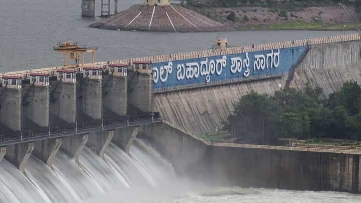ಆಲಮಟ್ಟಿ ಡ್ಯಾಂ ಭರ್ತಿಗೆ ಕೇವಲ 1.02 ಮೀಟರ್ ಬಾಕಿ: 14 ಕ್ರಸ್ಟ್ ಗೇಟ್ಗಳು ಓಪನ್ ಆಲಮಟ್ಟಿ ಡ್ಯಾಂ ಭರ್ತಿಗೆ ಕೇವಲ 1.02 ಮೀಟರ್ ಬಾಕಿ: 14 ಕ್ರಸ್ಟ್ ಗೇಟ್ಗಳು ಓಪನ್