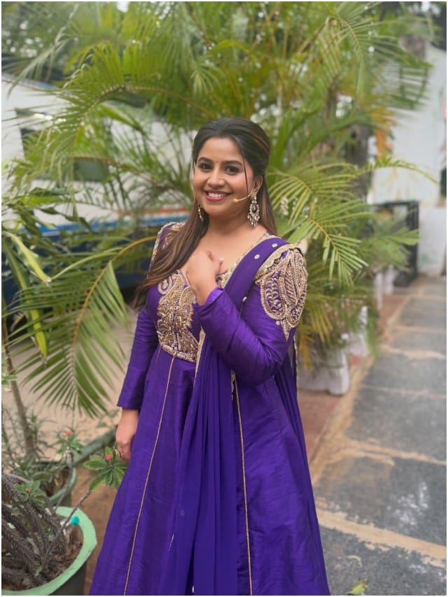 ಸಿಂಪಲ್ ಲುಕ್​​ನಲ್ಲಿ ಗಮನ ಸೆಳೆದ ಆ್ಯಂಕರ್ ಅನುಶ್ರೀ