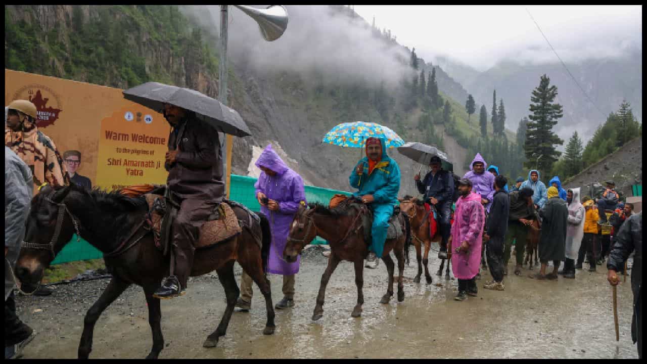 Amarnath Yatra 2026: ಅಮರನಾಥ ಯಾತ್ರೆ ತಾತ್ಕಾಲಿಕ ಸ್ಥಗಿತ; ಭಕ್ತರ ಪ್ರವೇಶ ಬಂದ್ ಮಾಡಿದ ಆಡಳಿತ ಮಂಡಳಿ! Amarnath Yatra 2026: ಅಮರನಾಥ ಯಾತ್ರೆ ತಾತ್ಕಾಲಿಕ ಸ್ಥಗಿತ; ಭಕ್ತರ ಪ್ರವೇಶ ಬಂದ್ ಮಾಡಿದ ಆಡಳಿತ ಮಂಡಳಿ!