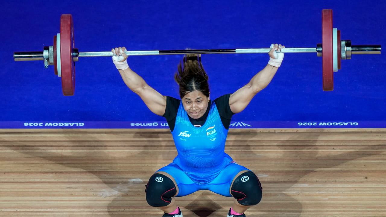 ಇದು ವೇಟ್‌ಲಿಫ್ಟಿಂಗ್‌ನಲ್ಲಿ ಭಾರತಕ್ಕೆ ಲಭಿಸಿದ ಐದನೇ ಪದಕವಾಗಿದೆ. ಬಿಂದಿಯಾರಾಣಿ ದೇವಿ ಅವರಿಗೂ ಮೊದಲು ಜ್ಞಾನೇಶ್ವರಿ ಯಾದವ್ 53 ಕೆಜಿ ವೇಟ್‌ಲಿಫ್ಟಿಂಗ್ ವಿಭಾಗದಲ್ಲಿ ಬೆಳ್ಳಿ ಪದಕ, ಮೀರಾಬಾಯಿ ಚಾನು ಚಿನ್ನದ ಪದಕ, ರಿಷಿಕಾಂತ ಸಿಂಗ್ ಚಾನ್‌ಬಮ್ ಬೆಳ್ಳಿ ಪದಕ, ರಾಜ ಮುತ್ತುಪಾಂಡಿ ಬೆಳ್ಳಿ ಪದಕ, ಝಂಡು ಕುಮಾರ್ ಕಂಚಿನ ಪದಕ ಗೆದ್ದಿದ್ದರು(PC-PTI).