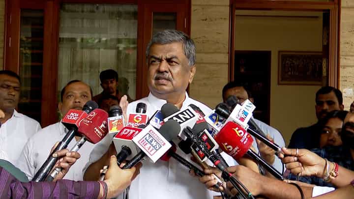 ಕರ್ನಾಟಕದಲ್ಲಿ ಮತ್ತಷ್ಟು ಡಿಸಿಎಂ ಹುದ್ದೆ ಸೃಷ್ಟಿ?: ಕೆಪಿಸಿಸಿ ಅಧ್ಯಕ್ಷ ಹರಿಪ್ರಸಾದ್ ಕೊಟ್ರು ಸ್ಪಷ್ಟನೆ ಕರ್ನಾಟಕದಲ್ಲಿ ಮತ್ತಷ್ಟು ಡಿಸಿಎಂ ಹುದ್ದೆ ಸೃಷ್ಟಿ?: ಕೆಪಿಸಿಸಿ ಅಧ್ಯಕ್ಷ ಹರಿಪ್ರಸಾದ್ ಕೊಟ್ರು ಸ್ಪಷ್ಟನೆ