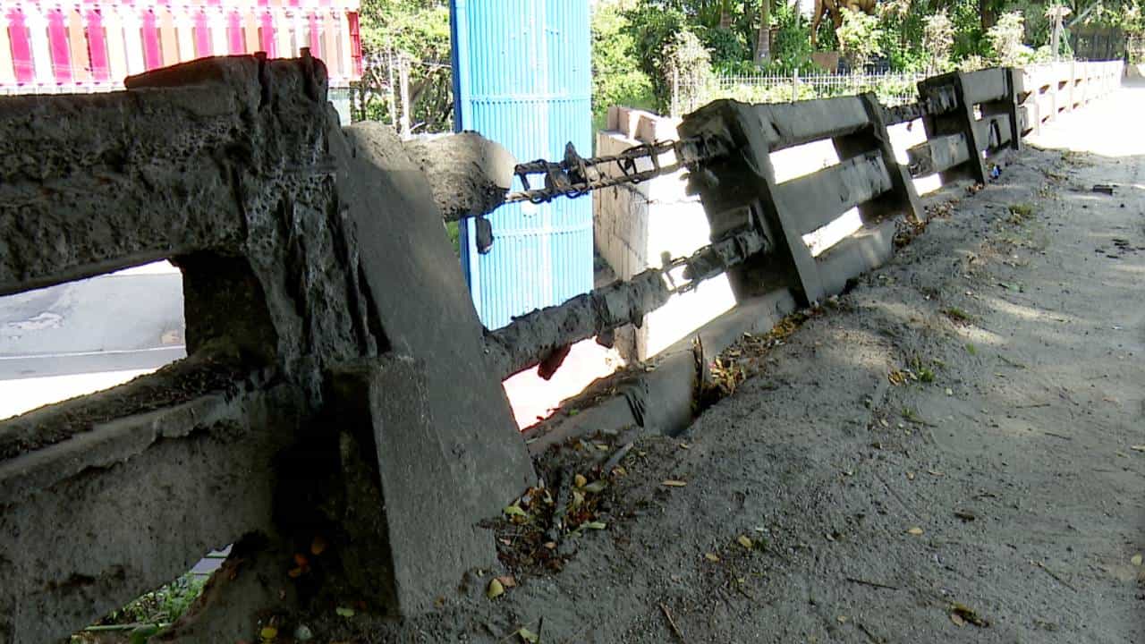ಬೆಂಗಳೂರು: ಶಿಥಿಲಾವಸ್ಥೆಗೆ ತಲುಪಿದ ಫ್ಲೈಓವರ್ ತಡೆಗೋಡೆ; ಜನರ ಜೀವಕ್ಕೆ ಕಂಟಕ! ಬೆಂಗಳೂರು: ಶಿಥಿಲಾವಸ್ಥೆಗೆ ತಲುಪಿದ ಫ್ಲೈಓವರ್ ತಡೆಗೋಡೆ; ಜನರ ಜೀವಕ್ಕೆ ಕಂಟಕ!