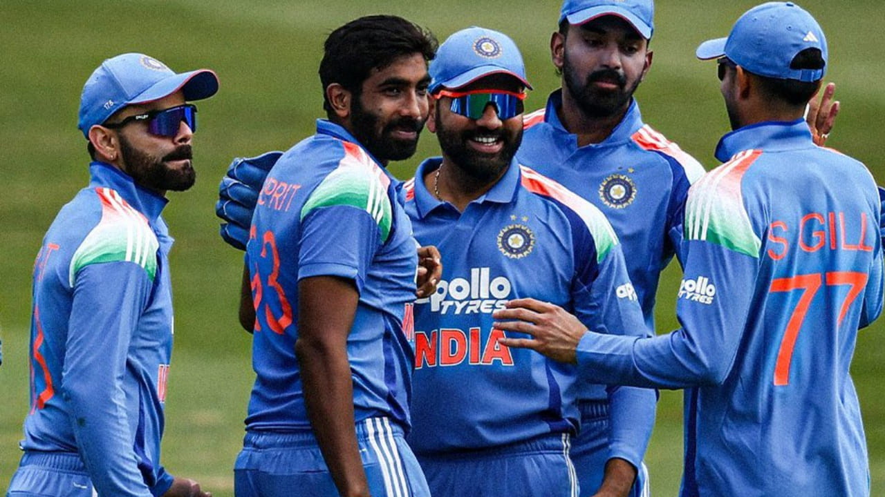 ಸುಮಾರು 3 ವರ್ಷಗಳ ನಂತರ ಅಂದರೆ 2023 ರ ಏಕದಿನ ಫೈನಲ್ ನಂತರ ಏಕದಿನ ಕ್ರಿಕೆಟ್ಗೆ ಮರಳುತ್ತಿರುವ ಟೀಂ ಇಂಡಿಯಾದ ಅನುಭವಿ ವೇಗದ ಬೌಲರ್ ಜಸ್ಪ್ರೀತ್ ಬುಮ್ರಾ ಬರ್ಮಿಂಗ್ಹ್ಯಾಮ್ನ ಎಡ್ಜ್ಬಾಸ್ಟನ್ ಮೈದಾನದಲ್ಲಿ ನಡೆದ ಇಂಗ್ಲೆಂಡ್ ವಿರುದ್ಧದ ಮೊದಲ ಏಕದಿನ ಪಂದ್ಯದಲ್ಲಿ ತಮ್ಮ ಅದ್ಭುತ ಪ್ರದರ್ಶನದ ಮೂಲಕ ಇತಿಹಾಸ ಸೃಷ್ಟಿಸಿದರು.