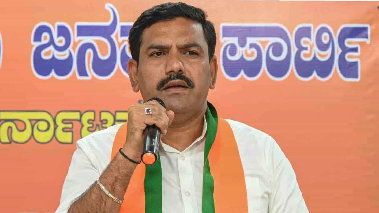 ಸ್ವಪಕ್ಷೀಯರೇ ನನ್ನನ್ನು ಆರೋಪಿ ಸ್ಥಾನದಲ್ಲಿ ನಿಲ್ಲಿಸಿದ್ರು: ಬೇಸರ ಹೊರಹಾಕಿದ ವಿಜಯೇಂದ್ರ ಸ್ವಪಕ್ಷೀಯರೇ ನನ್ನನ್ನು ಆರೋಪಿ ಸ್ಥಾನದಲ್ಲಿ ನಿಲ್ಲಿಸಿದ್ರು: ಬೇಸರ ಹೊರಹಾಕಿದ ವಿಜಯೇಂದ್ರ