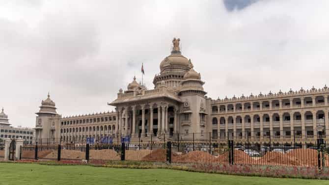ವಿದ್ಯಾರ್ಥಿಗಳಿಗೆ ಗುಡ್ ನ್ಯೂಸ್: ಸಮವಸ್ತ್ರ, ಶೂ ನೀಡಲು ಕ್ಯಾಬಿನೆಟ್​ ಅಸ್ತು