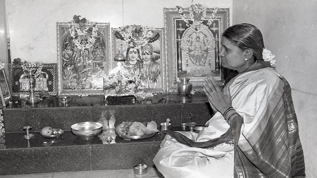 ಚೆನ್ನಮ್ಮ ಅವರಿಗೆ ಮೊನ್ನೆ ಅಂದ್ರೆ ಕಳೆದ ಬುಧವಾರ ಉಸಿರಾಟದ ಸಮಸ್ಯೆ ಕಾಣಿಸಿಕೊಂಡಿತ್ತು. ಕೂಡಲೇ ಅವರನ್ನ ಬೆಂಗಳೂರಿನ ಇಂದಿರಾ ನಗರದಲ್ಲಿರೋ ಮಣಿಪಾಲ್ ಆಸ್ಪತ್ರೆಗೆ ದಾಖಲಿಸಲಾಗಿತ್ತು. ನಾಲ್ಕು ದಿನಗಳಿಂದಲೂ ವೈದ್ಯರು ನಿರಂತರ ಚಿಕಿತ್ಸೆ ನೀಡಿದರಾದ್ರೂ ಚೆನ್ನಮ್ಮ ಅವರನ್ನ ಉಳಿಸಿಕೊಳ್ಳಲು ಸಾಧ್ಯವಾಗಲಿಲ್ಲ. (ಚಿತ್ರ ಕೃಪೆ: Dinesh Hirisave Basavaiah)