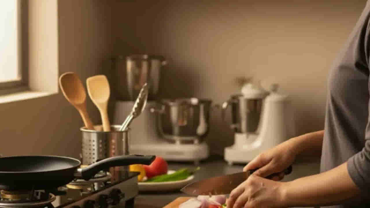 Bathing Before Cooking: ಅಡುಗೆ ಮಾಡುವ ಮುನ್ನ ಸ್ನಾನ ಮಾಡುವುದು ಏಕೆ ಕಡ್ಡಾಯ? ಶಾಸ್ತ್ರಗಳು ಹೇಳುವುದೇನು?