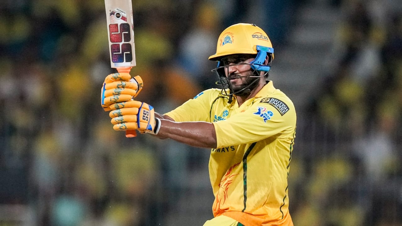 ಆದರೆ ಮುಂದಿನ ಆವೃತ್ತಿಯಲ್ಲಿ ಆಯುಷ್ ಮ್ಹಾತ್ರೆ ತಂಡಕ್ಕೆ ಮರಳಿರುವುದರಿಂದ, ಉರ್ವಿಲ್ ಪಟೇಲ್ ಆಡುವ ಹನ್ನೊಂದರ ಬಳಗದಲ್ಲಿ ಸ್ಥಾನ ಪಡೆಯುವುದು ಕಷ್ಟಕರವಾಗಬಹುದು. ಹೀಗಾಗಿ ಸಿಎಸ್ಕೆ ಈ ಒಪ್ಪಂದಕ್ಕೆ ಒಪ್ಪಿಕೊಂಡರೆ, ಹಳದಿ ಪಡೆಗೆ ಮೊಹಮ್ಮದ್ ಶಮಿಯಂತಹ ಅನುಭವಿ ಬೌಲರ್ ಸಿಗಲಿದ್ದಾರೆ(PC-PTI).