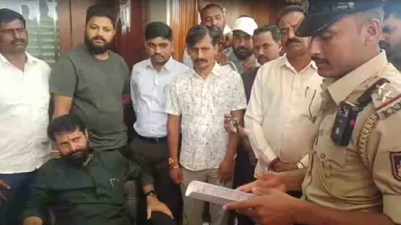 ಮುಲ್ಲಾಗಳಿಗೆ ಎದೆ ಸೀಳಿದ್ರೆ 3 ಅಕ್ಷರ ಬರಲ್ಲ ಹೇಳಿಕೆ ಕೇಸ್: ಸಿಟಿ ರವಿ ನಿವಾಸಕ್ಕೆ ನೋಟಿಸ್ ಅಂಟಿಸಿದ ಪೊಲೀಸ್