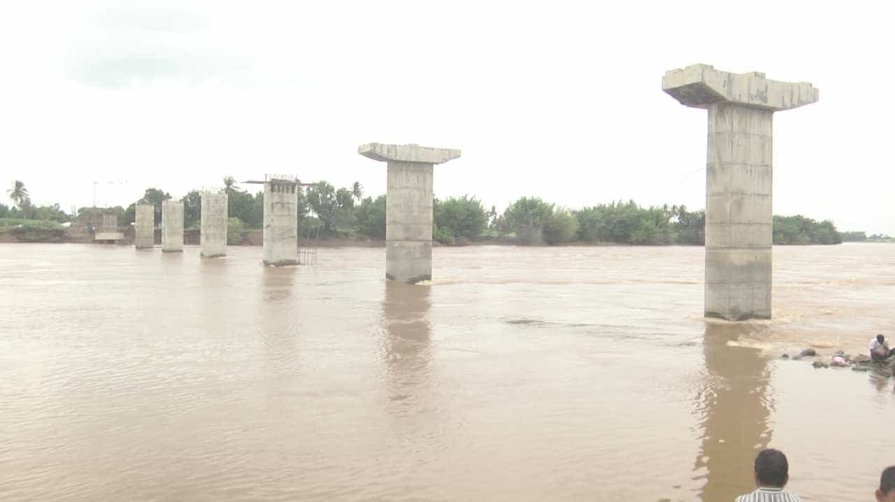 Karnataka Dam Water Level: ಕೃಷ್ಣಾ ನದಿಯ ಭಾಗದಲ್ಲಿ ಹೆಚ್ಚಿದ ಹರಿವು, ಕಾವೇರಿ ಕಣಿವೆಯಲ್ಲಿ ಕ್ಷೀಣಿಸಿದ ಸಂಗ್ರಹ Karnataka Dam Water Level: ಕೃಷ್ಣಾ ನದಿಯ ಭಾಗದಲ್ಲಿ ಹೆಚ್ಚಿದ ಹರಿವು, ಕಾವೇರಿ ಕಣಿವೆಯಲ್ಲಿ ಕ್ಷೀಣಿಸಿದ ಸಂಗ್ರಹ