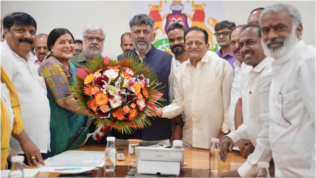 ‘ಸರ್ಕಾರಿ ಒಟಿಟಿ ಆರಂಭಿಸಿ’; ಸಿಎಂ ಡಿಕೆ ಶಿವಕುಮಾರ್ ಬಳಿ ಬೇಡಿಕೆ ಇಟ್ಟ ಚಲನಚಿತ್ರ ವಾಣಿಜ್ಯ ಮಂಡಳಿ ‘ಸರ್ಕಾರಿ ಒಟಿಟಿ ಆರಂಭಿಸಿ’; ಸಿಎಂ ಡಿಕೆ ಶಿವಕುಮಾರ್ ಬಳಿ ಬೇಡಿಕೆ ಇಟ್ಟ ಚಲನಚಿತ್ರ ವಾಣಿಜ್ಯ ಮಂಡಳಿ