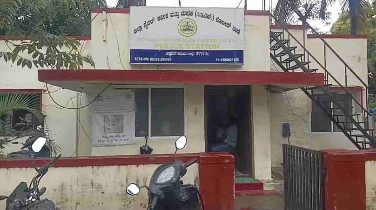 ಕಾಫಿನಾಡಿನಲ್ಲಿ ಬಯಲಾಯ್ತು ಬೃಹತ್ ಬ್ಯಾಂಕ್ ಹಗರಣ: ಬಡವರ ಖಾತೆ ಬಳಸಿ ಕ್ರಿಕೆಟ್ ಬೆಟ್ಟಿಂಗ್ ಆ್ಯಪ್ ಮೂಲಕ ಕೋಟ್ಯಂತರ ರೂ. ಅಕ್ರಮ ವಹಿವಾಟು!