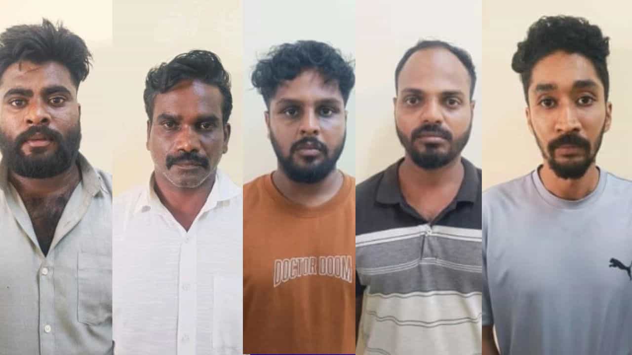 ಸಿಸಿಬಿ ಪೊಲೀಸರ ಸೋಗಿನಲ್ಲಿ ಜಿಮ್ ಟ್ರೈನರ್ ಅಪಹರಣ: 5 ಲಕ್ಷಕ್ಕೆ ಬೇಡಿಕೆ, ರೌಡಿಶೀಟರ್ ಸೇರಿ ಐವರ ಬಂಧನ ಸಿಸಿಬಿ ಪೊಲೀಸರ ಸೋಗಿನಲ್ಲಿ ಜಿಮ್ ಟ್ರೈನರ್ ಅಪಹರಣ: 5 ಲಕ್ಷಕ್ಕೆ ಬೇಡಿಕೆ, ರೌಡಿಶೀಟರ್ ಸೇರಿ ಐವರ ಬಂಧನ
