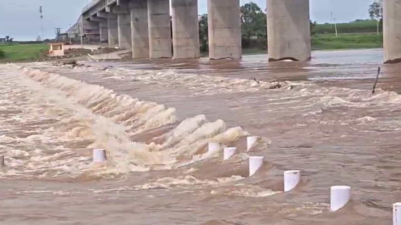 Karnataka Weather Update: ರಾಜ್ಯದ ಬಹುತೇಕ ಭಾಗಗಳಿಗೆ ನಾಳೆ ಯೆಲ್ಲೋ ಅಲರ್ಟ್; ಹೊನ್ನಾವರದಲ್ಲಿ ದಾಖಲೆಯ ಮಳೆ Karnataka Weather Update: ರಾಜ್ಯದ ಬಹುತೇಕ ಭಾಗಗಳಿಗೆ ನಾಳೆ ಯೆಲ್ಲೋ ಅಲರ್ಟ್; ಹೊನ್ನಾವರದಲ್ಲಿ ದಾಖಲೆಯ ಮಳೆ