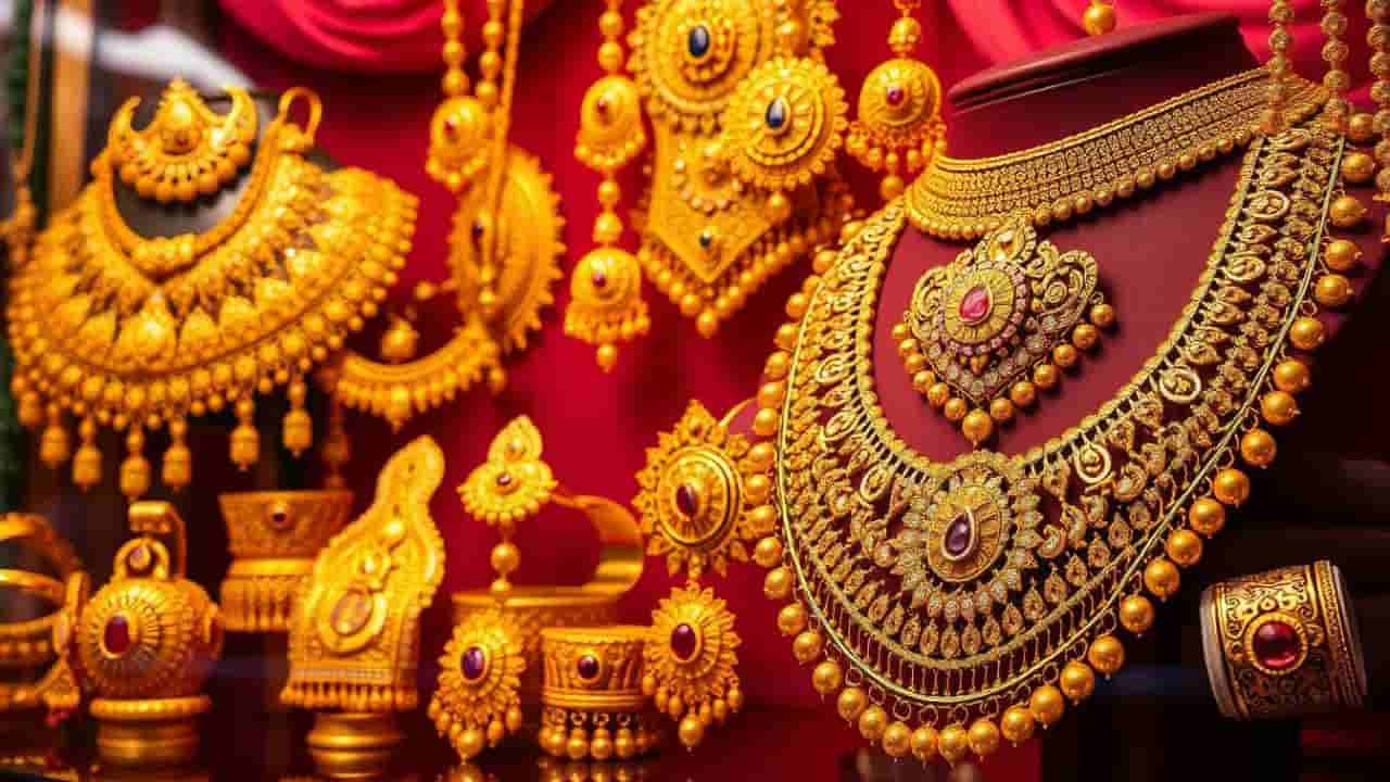 Life Style: ನಿಮ್ಮ ಚಿನ್ನದ ಆಭರಣಗಳು ಕಪ್ಪಾಗಿವೆಯೇ?, ನಿಮಿಷಗಳಲ್ಲಿ ಹೊಳೆಯುವಂತೆ ಮಾಡಲು ಇಲ್ಲಿದೆ ಟಿಪ್ಸ್