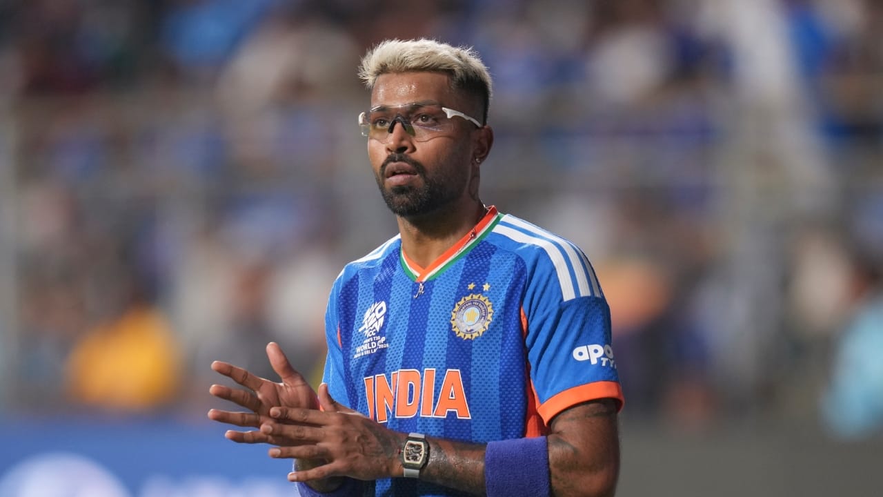 2026 ರ ಐಪಿಎಲ್ನಿಂದಲೂ ಹಾರ್ದಿಕ್ ಪಾಂಡ್ಯ ಗಾಯಗಳಿಂದ ಬಳಲುತ್ತಿದ್ದಾರೆ. ಆರಂಭದಲ್ಲಿ, ಬೆನ್ನುನೋವಿನಿಂದಾಗಿ ಅವರು ಕೆಲವು ಪಂದ್ಯಗಳನ್ನು ತಪ್ಪಿಸಿಕೊಂಡರು. ಆ ನಂತರ ಚೇತರಿಸಿಕೊಂಡು ತಂಡಕ್ಕೆ ಮರಳಿದ ಹಾರ್ದಿಕ್ ಅಫ್ಘಾನಿಸ್ತಾನ ವಿರುದ್ಧದ ಏಕದಿನ ಸರಣಿಯ ಸಮಯದಲ್ಲಿ ಅನಿರೀಕ್ಷಿತ ಕಾಲಿನ ಗಾಯಕ್ಕೆ ತುತ್ತಾದ ಕಾರಣದಿಂದಾಗಿ ಅವರು ತಂಡವನ್ನು ತೊರೆಯಬೇಕಾಯಿತು(PC-PTI).