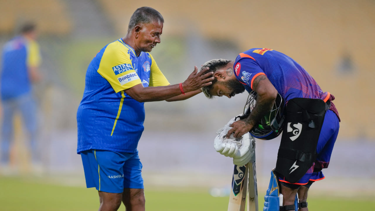 ನಮ್ಮ ತಂಡವು ಕಳೆದ ಆವೃತ್ತಿಯ ಪ್ರದರ್ಶನದ ಬಗ್ಗೆ ಇನ್ನೂ ಯಾವುದೇ ವಿಶ್ಲೇಷಣೆ ಮಾಡಿಲ್ಲ. ಮೇಜರ್ ಲೀಗ್ ಕ್ರಿಕೆಟ್ ಮುಗಿದ ನಂತರವೇ ನಾವು ಅದರ ಬಗ್ಗೆ ಗಮನಹರಿಸುತ್ತೇವೆ. ನಾವು ಇಲ್ಲಿಯವರೆಗೆ ಹಾರ್ದಿಕ್ ಪಾಂಡ್ಯ ಅಥವಾ ಮುಂಬೈ ಇಂಡಿಯನ್ಸ್ ಮ್ಯಾನೇಜ್ಮೆಂಟ್ ಜೊತೆ ಮಾತನಾಡಿಲ್ಲ. ಸಾಮಾಜಿಕ ಮಾಧ್ಯಮದಲ್ಲಿ ಬರುತ್ತಿರುವ ಸುದ್ದಿಗಳಲ್ಲಿ ಯಾವುದೇ ಸತ್ಯವಿಲ್ಲ ಎಂದಿದ್ದಾರೆ (PC-PTI).