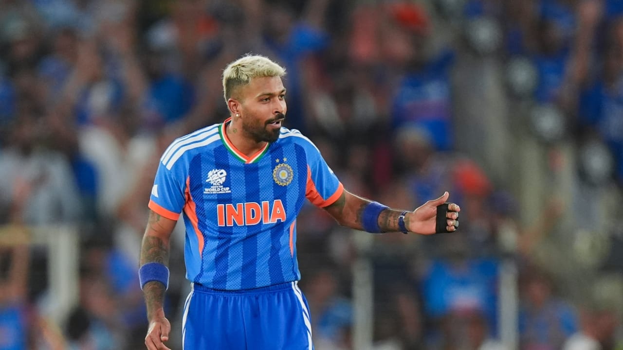ಸೆಪ್ಟೆಂಬರ್ 27 ರಿಂದ ಅಕ್ಟೋಬರ್ 3 ರವರೆಗೆ ಭಾರತ ಮತ್ತು ವೆಸ್ಟ್ ಇಂಡೀಸ್ ನಡುವೆ ಮೂರು ಪಂದ್ಯಗಳ ಏಕದಿನ ಸರಣಿ ನಡೆಯಲಿದೆ. ಇದಾದ ನಂತರ ಅಕ್ಟೋಬರ್ 6 ರಿಂದ 17 ರವರೆಗೆ ಐದು ಪಂದ್ಯಗಳ ಟಿ20ಸರಣಿ ನಡೆಯಲಿದೆ. ಈ ಪಂದ್ಯಗಳಲ್ಲಿ ಹಾರ್ದಿಕ್ ಪಾಂಡ್ಯ ಮತ್ತೆ ಭಾರತೀಯ ಜೆರ್ಸಿಯಲ್ಲಿ ಮೈದಾನಕ್ಕೆ ಇಳಿಯುವ ಸಾಧ್ಯತೆಯಿದೆ(PC-PTI).