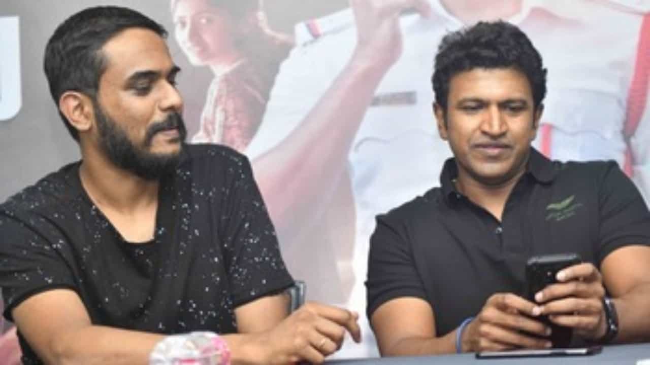 ಅಪ್ಪುಗೆ ‘ಸಿಐಡಿ 999’ ಕತೆ ಹೇಳಿದ್ದ ನಿರ್ದೇಶಕ ಹೇಮಂತ್ ರಾವ್ ಅಪ್ಪುಗೆ ‘ಸಿಐಡಿ 999’ ಕತೆ ಹೇಳಿದ್ದ ನಿರ್ದೇಶಕ ಹೇಮಂತ್ ರಾವ್