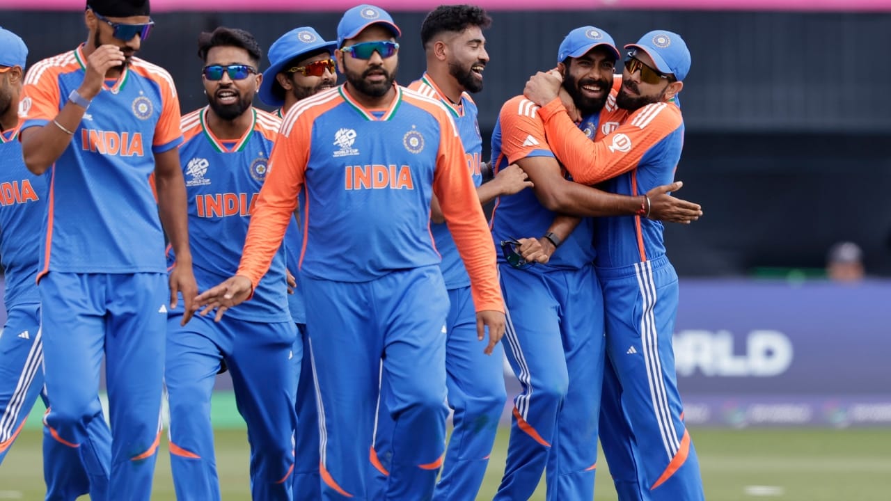 2023 ರ ಏಕದಿನ ವಿಶ್ವಕಪ್ ನಂತರ ಈ ಮೂವರು ಏಕದಿನ ಪಂದ್ಯಗಳಲ್ಲಿ ಒಟ್ಟಿಗೆ ಆಡದಿರಲು ಕಾರಣ ಕೆಲವೊಮ್ಮೆ ಗಾಯ ಮತ್ತು ಕೆಲವೊಮ್ಮೆ ಕೆಲಸದ ಹೊರೆ ನಿರ್ವಹಣೆ. ಇದೀಗ 967 ದಿನಗಳ ನಂತರ, ಈ ಮೂವರು ಮತ್ತೊಮ್ಮೆ ಬರ್ಮಿಂಗ್ಹ್ಯಾಮ್ನ ಎಡ್ಜ್ಬಾಸ್ಟನ್ನಲ್ಲಿ ಇಂಗ್ಲೆಂಡ್ ವಿರುದ್ಧ ಆಡುವುದನ್ನು ಕಾಣಬಹುದು. ಈ ಮೂವರಿಂದ ನಿರೀಕ್ಷಿತ ಪ್ರದರ್ಶನ ಮೂಡಿಬಂದರೆ, ಟೀಂ ಇಂಡಿಯಾ ಟಿ20 ಸರಣಿ ಸೋಲಿಗೆ ಸೇಡು ತೀರಿಸಿಕೊಳ್ಳಬಹುದಾಗಿದೆ (PC-PTI).