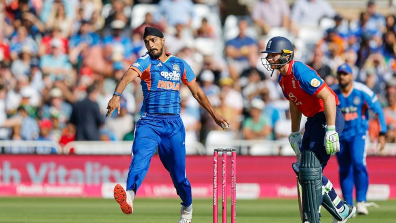 ಇನ್ನು 4ನೇ ಟಿ20 ಪಂದ್ಯದ ವಿಚಾರಕ್ಕೆ ಬರುವುದಾದರೆ.. ಈ ಪಂದ್ಯದಲ್ಲಿ ಟಾಸ್ ಗೆದ್ದು ಮೊದಲು ಬ್ಯಾಟಿಂಗ್‌ ಮಾಡಿದ ಟೀಂ ಇಂಡಿಯಾ ಶ್ರೇಯಸ್ ಅಯ್ಯರ್ ಅವರ ಅರ್ಧಶತಕದ ನೆರವಿನಿಂದ 158 ರನ್​ಗಳ ಸಾಧಾರಣ ಮೊತ್ತ ಕಲೆಹಾಕಿತು. ಈ ಗುರಿ ಬೆನ್ನಟ್ಟಿದ ಇಂಗ್ಲೆಂಡ್‌ ಕೇವಲ 1 ವಿಕೆಟ್ ಕಳೆದುಕೊಂಡು 14ನೇ ಓವರ್​ನಲ್ಲೇ ಗೆಲುವಿನ ದಡ ಮುಟ್ಟಿತು (PC-BCCI).
