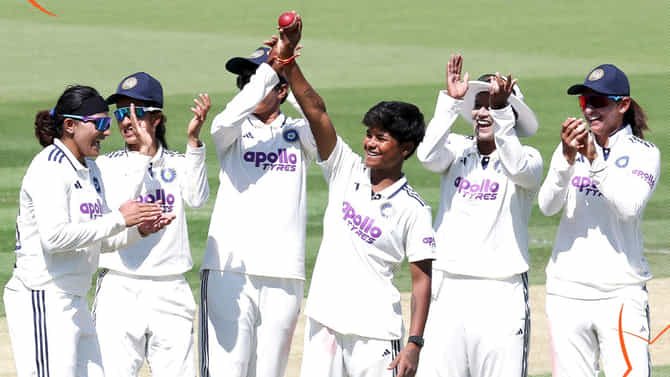 5 ವಿಕೆಟ್ ಉರುಳಿಸಿದ ಕ್ರಾಂತಿ; ಭಾರತಕ್ಕೆ 115 ರನ್​ಗಳ ಮುನ್ನಡೆ
