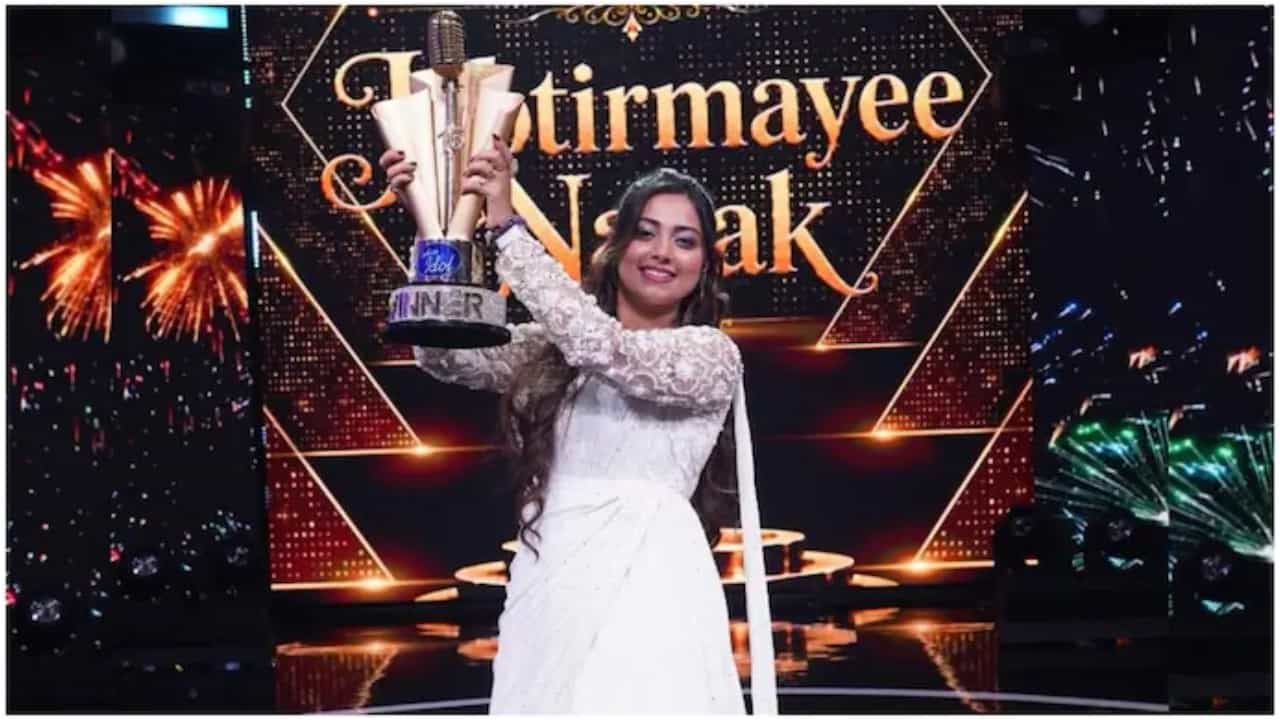 ‘ಇಂಡಿಯನ್ ಐಡಲ್ ಸೀಸನ್ 16’ ಫಿನಾಲೆ ಗೆದ್ದ ಜ್ಯೋತಿರ್ಮಯಿ ನಾಯಕ್ ‘ಇಂಡಿಯನ್ ಐಡಲ್ ಸೀಸನ್ 16’ ಫಿನಾಲೆ ಗೆದ್ದ ಜ್ಯೋತಿರ್ಮಯಿ ನಾಯಕ್