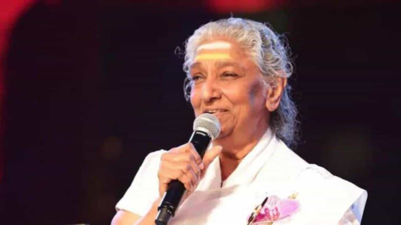 ಕನ್ನಡಿಗರ ಹೆಮ್ಮೆಯ ಗಾನ ಕೋಗಿಲೆ ಎಸ್. ಜಾನಕಿ ಅವರು ಇನ್ನಿಲ್ಲ. ತಮ್ಮ 88ನೇ ವಯಸ್ಸಿನಲ್ಲಿ ಮೈಸೂರಿನ ಅಪೋಲೋ ಆಸ್ಪತ್ರೆಯಲ್ಲಿ ಅವರು ಕೊನೆಯುಸಿರೆಳೆದಿದ್ದಾರೆ. 20ಕ್ಕೂ ಹೆಚ್ಚು ಭಾಷೆಗಳಲ್ಲಿ 48 ಸಾವಿರಕ್ಕೂ ಹೆಚ್ಚು ಗೀತೆಗಳಿಗೆ ಜೀವ ತುಂಬಿದ್ದ ಆ ದೈವಿ ಕಂಠ ಈಗ ಶಾಶ್ವತವಾಗಿ ಮೌನವಾಗಿದೆ.
