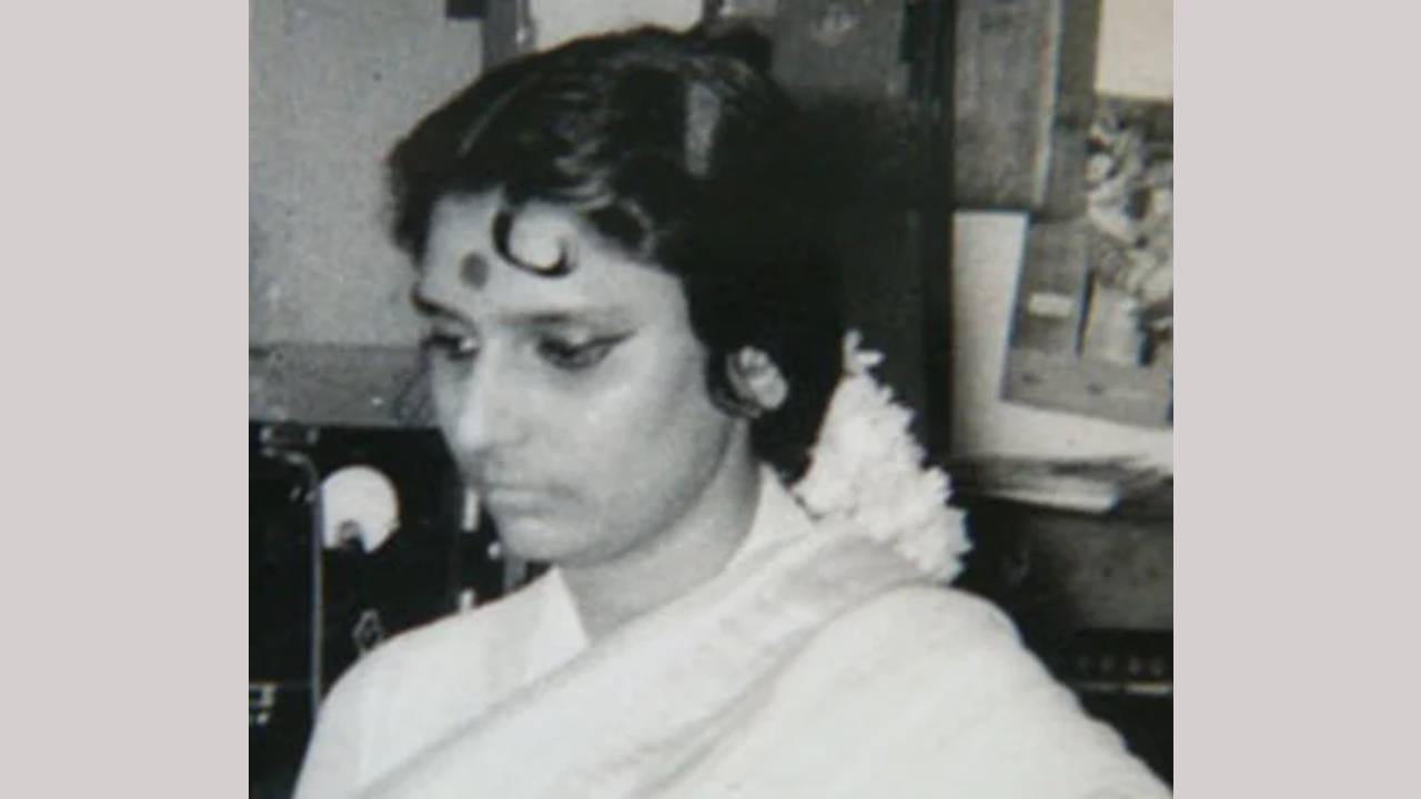 1957ರಲ್ಲಿ ಸಿನಿಮಾ ಸಂಗೀತ ಪ್ರಪಂಚಕ್ಕೆ ಜಾನಕಿ ಪದಾರ್ಪಣೆ ಮಾಡಿದರು. ತಮಿಳಿನ ‘ವಿಧಿವಿಲಕ್ಕು’ ಚಿತ್ರದ ಮೂಲಕ ಗಾನ ಯಾನ ಆರಂಭಿಸಿದರು. 20ಕ್ಕೂ ಹೆಚ್ಚು ಭಾಷೆಗಳಲ್ಲಿ, 48,000ಕ್ಕೂ ಹೆಚ್ಚು ಗೀತೆಗಳಿಗೆ ಜಾನಕಿ ಅವರು ಧ್ವನಿ ಆಗಿದ್ದರು. 
