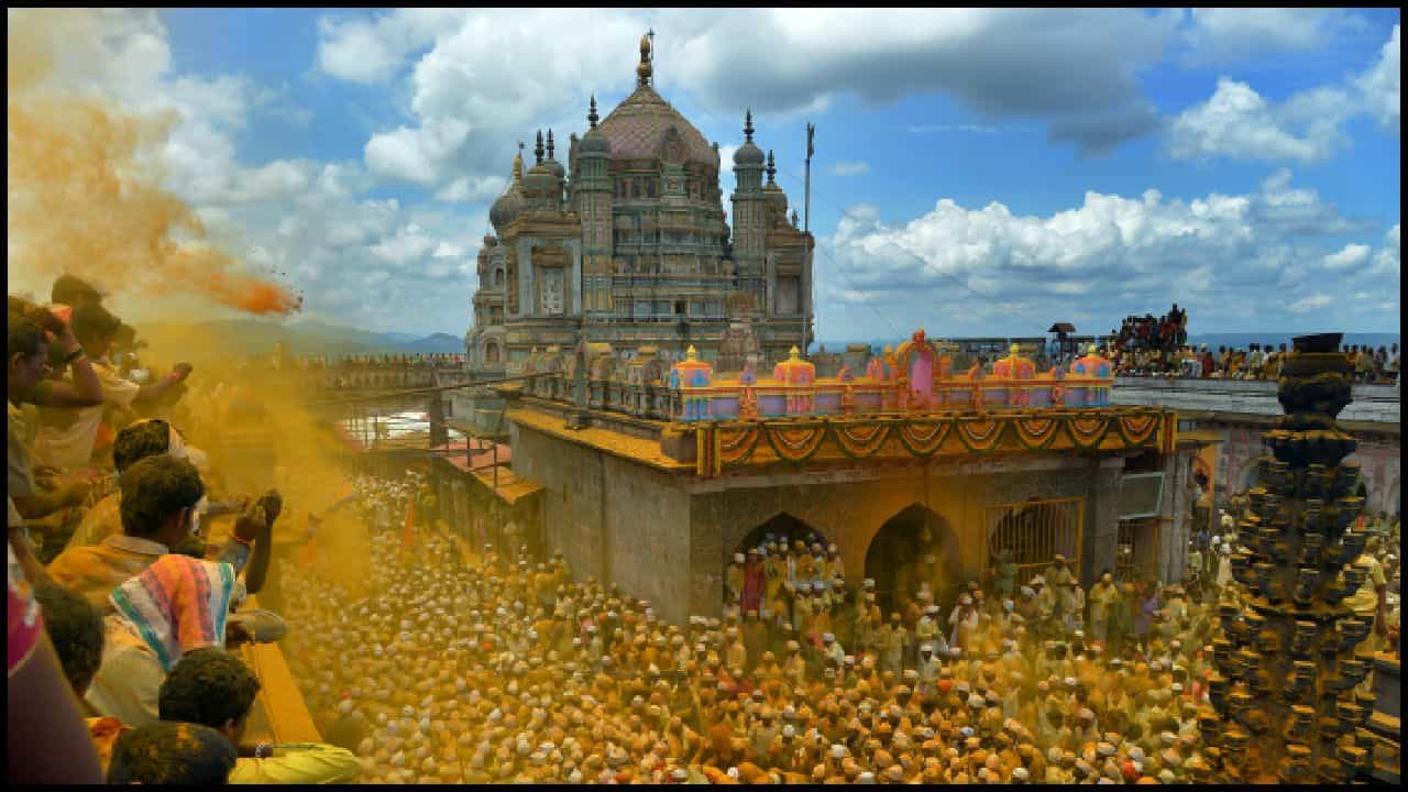 ಮುಸ್ಲಿಮರು ಸಹ ಪೂಜೆ ಸಲ್ಲಿಸುವ ಅಪರೂಪದ ಹಿಂದೂ ದೇವಾಲಯ; ಜೆಜುರಿ ಖಂಡೋಬಾ ದೇವಾಲಯದ ಹಿಂದಿನ ವಿಶೇಷತೆ ಇದು..!