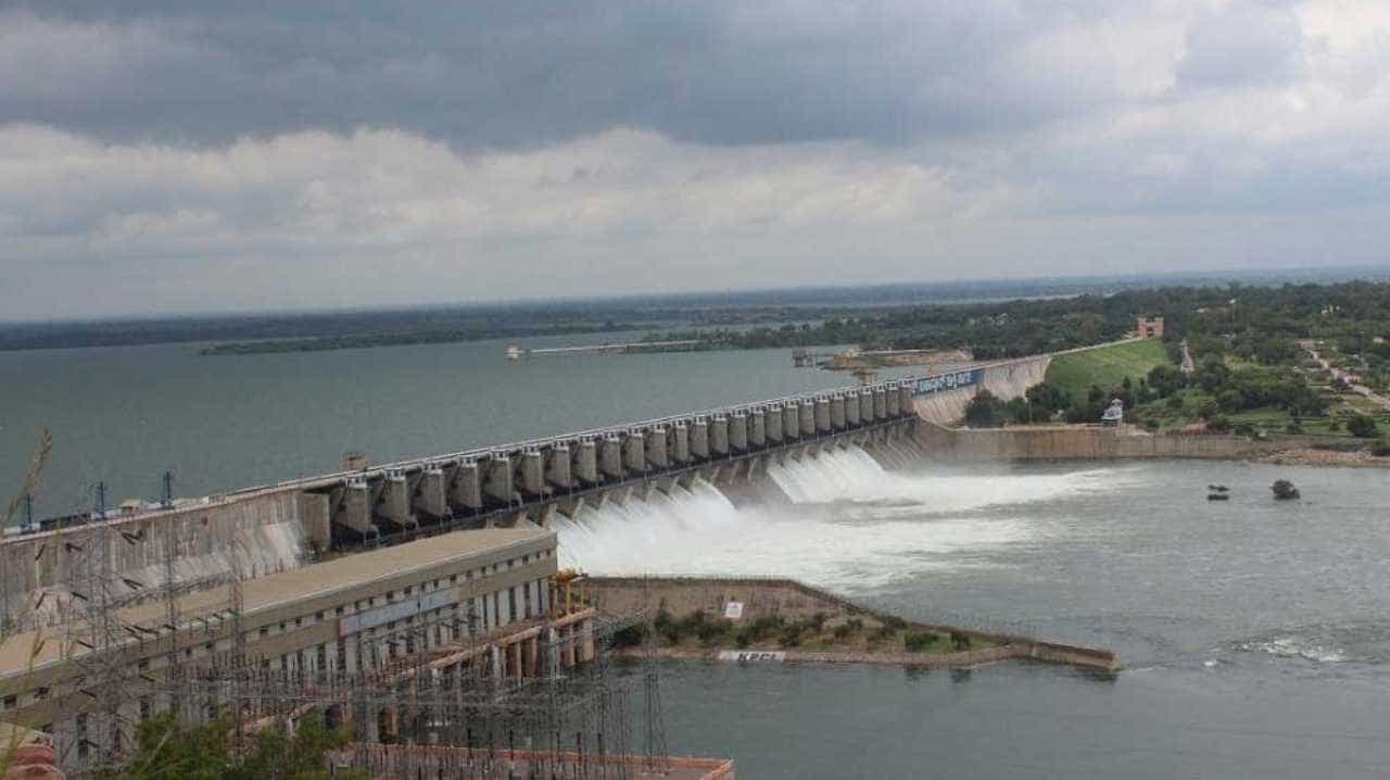 Karnataka Dam Water Level: ಆಲಮಟ್ಟಿಗೆ ಹರಿದುಬಂತು ಭಾರಿ ನೀರು, ಕಾವೇರಿ-ಕೃಷ್ಣಾ ಕೊಳ್ಳದ ಪ್ರಮುಖ ಡ್ಯಾಂಗಳಲ್ಲಿನ ಸ್ಥಿತಿಗತಿ ಇಲ್ಲಿದೆ! Karnataka Dam Water Level: ಆಲಮಟ್ಟಿಗೆ ಹರಿದುಬಂತು ಭಾರಿ ನೀರು, ಕಾವೇರಿ-ಕೃಷ್ಣಾ ಕೊಳ್ಳದ ಪ್ರಮುಖ ಡ್ಯಾಂಗಳಲ್ಲಿನ ಸ್ಥಿತಿಗತಿ ಇಲ್ಲಿದೆ!