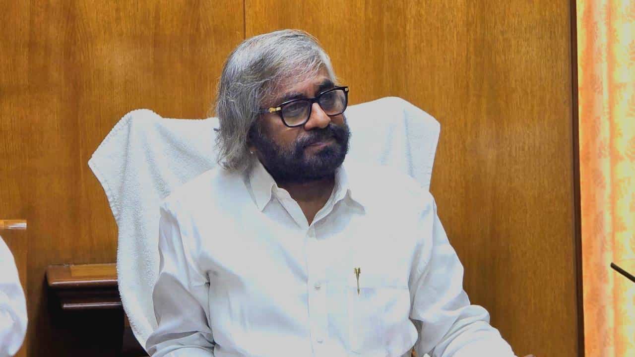 ಕೇಂದ್ರದಿಂದ ಗ್ರಾ.ಪಂಗಳ 2,186 ಕೋಟಿ ಬಾಕಿ ಹಣ ಬಿಡುಗಡೆಗೆ ಸಚಿವ ಈಶ್ವರ ಖಂಡ್ರೆ ಕಸರತ್ತು ಕೇಂದ್ರದಿಂದ ಗ್ರಾ.ಪಂಗಳ 2,186 ಕೋಟಿ ಬಾಕಿ ಹಣ ಬಿಡುಗಡೆಗೆ ಸಚಿವ ಈಶ್ವರ ಖಂಡ್ರೆ ಕಸರತ್ತು