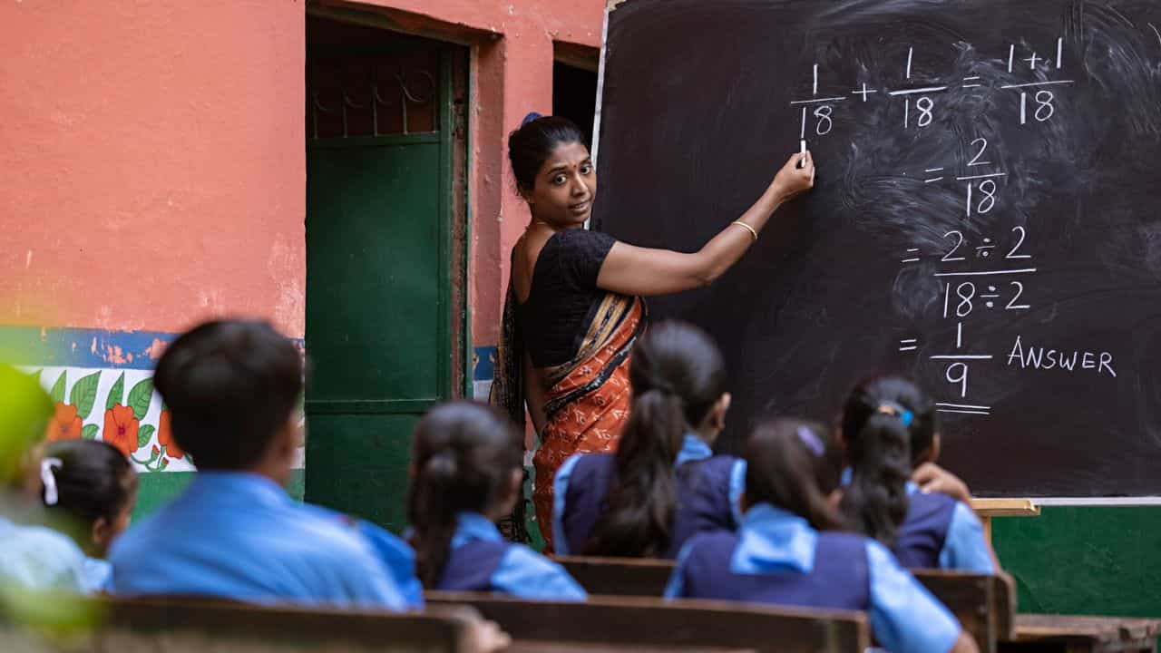 ಎಸ್ಐಆರ್ ಕಾರ್ಯಕ್ಕೆ ಶೇ.30ರಷ್ಟು ಶಿಕ್ಷಕರ ಬಳಕೆ: ಸರ್ಕಾರಿ ಶಾಲೆಗಳಲ್ಲಿ ವಿದ್ಯಾರ್ಥಿಗಳಿಗೆ ಮಾಡೋರಿಲ್ಲ ಪಾಠ ಪ್ರವಚನ! ಎಸ್ಐಆರ್ ಕಾರ್ಯಕ್ಕೆ ಶೇ.30ರಷ್ಟು ಶಿಕ್ಷಕರ ಬಳಕೆ: ಸರ್ಕಾರಿ ಶಾಲೆಗಳಲ್ಲಿ ವಿದ್ಯಾರ್ಥಿಗಳಿಗೆ ಮಾಡೋರಿಲ್ಲ ಪಾಠ ಪ್ರವಚನ!