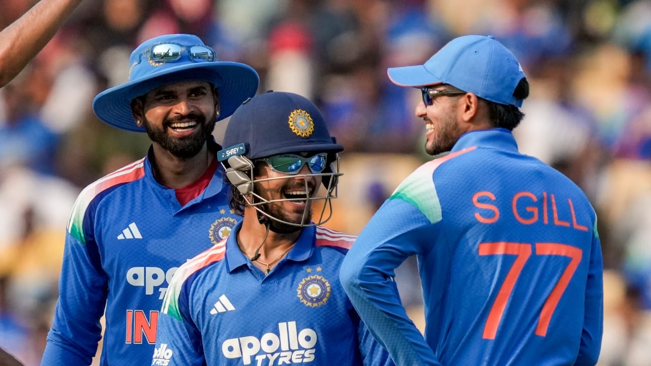 ಇನ್ನು ಅತಿ ಹೆಚ್ಚು ರೇಟಿಂಗ್ ಪಾಯಿಂಟ್ಗಳನ್ನು ಹೊಂದಿದ ಭಾರತೀಯ ಆಟಗಾರರ ಪಟ್ಟಿಯಲ್ಲಿ ಇಶಾನ್ ಕಿಶನ್, ಸೂರ್ಯಕುಮಾರ್ ಯಾದವ್ ಮತ್ತು ವಿರಾಟ್ ಕೊಹ್ಲಿಯನ್ನೂ ಹಿಂದಿಕ್ಕಿದ್ದಾರೆ. ವಿರಾಟ್ ಅವರ ಅತ್ಯುತ್ತಮ ಟಿ20 ರೇಟಿಂಗ್ ಪಾಯಿಂಟ್ ಒಟ್ಟು 909 ಆಗಿದ್ದರೆ, ಸೂರ್ಯ 912 ರೇಟಿಂಗ್ ಪಾಯಿಂಟ್ ಗಳಿಸಿದ್ದರು. ಇಶಾನ್ ಈಗ ಇಬ್ಬರನ್ನೂ ಹಿಂದಿಕ್ಕಿದ್ದಾರೆ(PC-PTI).