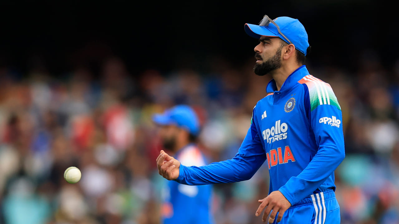 ಈ ದಾಖಲೆಯ ಜೊತೆಗೆ ಕೊಹ್ಲಿ ಸೆನಾ ದೇಶಗಳಲ್ಲಿ (ದಕ್ಷಿಣ ಆಫ್ರಿಕಾ, ಇಂಗ್ಲೆಂಡ್, ನ್ಯೂಜಿಲೆಂಡ್ ಮತ್ತು ಆಸ್ಟ್ರೇಲಿಯಾ) 100 ಏಕದಿನ ಪಂದ್ಯಗಳನ್ನಾಡಿದ ಸಾಧನೆಯನ್ನು ಮಾಡಿದರು. ಇದು ಇಂಗ್ಲೆಂಡ್ನಲ್ಲಿ ಕೊಹ್ಲಿಯ 35 ನೇ ಪಂದ್ಯವಾಗಿದೆ. ಆದಾಗ್ಯೂ, 2014 ರಲ್ಲಿ ಇದೇ ಮೈದಾನದಲ್ಲಿ ಆಡಿದ ಪಂದ್ಯದಲ್ಲಿ ಅವರು ತಮ್ಮ ಖಾತೆಯನ್ನು ತೆರೆಯಲು ವಿಫಲರಾಗಿದ್ದರು(PC-PTI).