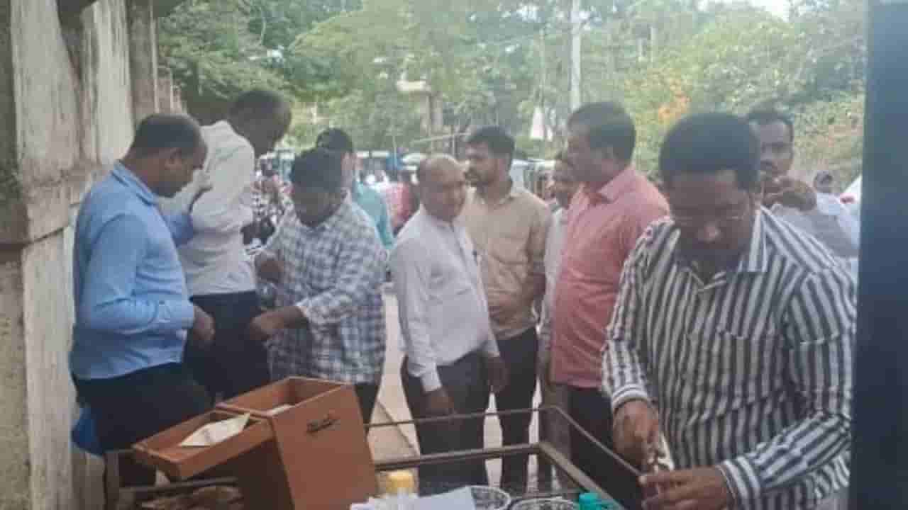 ಲಂಚ ಪಡೆಯುವಾಗಲೇ ರೇಡ್: ಕಲಬುರಗಿ, ಚಿತ್ರದುರ್ಗದಲ್ಲಿ ಲೋಕಾಯುಕ್ತ ಬಲೆಗೆ ಬಿದ್ದ ಅಧಿಕಾರಿಗಳು