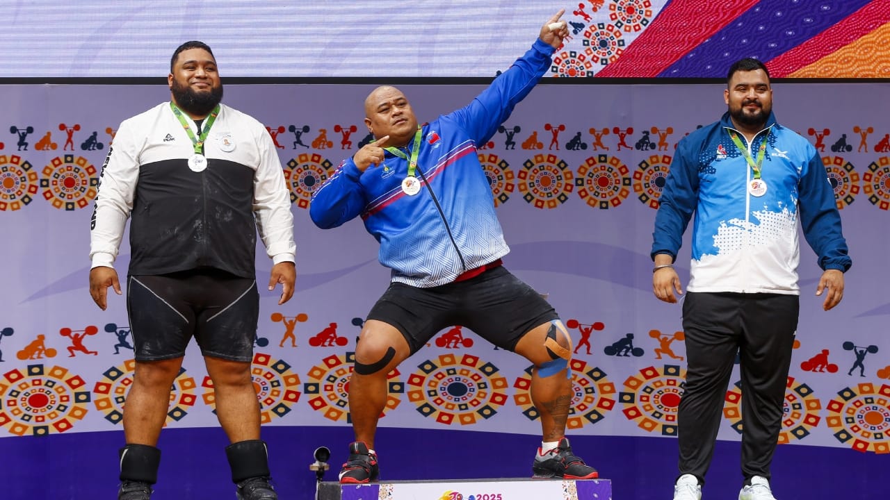 ಬೇಸರದ ಸಂಗತಿಯೆಂದರೆ ಚಿನ್ನದ ಪದಕ ಗೆದ್ದ ನ್ಯೂಜಿಲೆಂಡ್‌ನ ಡೇವಿಡ್ ಆಂಡ್ರ್ಯೂ ಲಿಟಿಗಿಂತ ಕೇವಲ ಒಂದು ಕಿಲೋಗ್ರಾಂ ತೂಕವನ್ನು ಕಡಿಮೆ ಎತ್ತಿದರ ಪರಿಣಾಮವಾಗಿ ಲವ್‌ಪ್ರೀತ್ ಚಿನ್ನದ ಪದಕದಿಂದ ವಂಚಿತರಾದರು ಡೇವಿಡ್ ಆಂಡ್ರ್ಯೂ ಒಟ್ಟು 389 ಕೆಜಿ ಎತ್ತುವ ಮೂಲಕ ಚಿನ್ನದ ಪದಕ ಗೆದ್ದರೆ, ಲವ್‌ಪ್ರೀತ್ ಒಟ್ಟು 388 ಕೆಜಿ ತೂಕ ಎತ್ತಿ ಬೆಳ್ಳಿ ಪದಕ ಗೆದ್ದರು(PC-PTI).