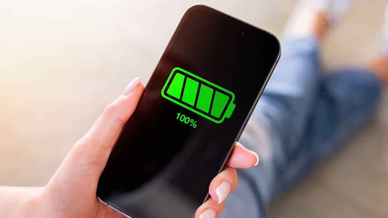 Tech Tips: ಶೇ. 100 ಚಾರ್ಜ್ ಆದರೂ ಫೋನ್ ಚಾರ್ಜಿಂಗ್ ಏಕೆ ನಿಲ್ಲುವುದಿಲ್ಲ?, ಆ ವಿದ್ಯುತ್ ಎಲ್ಲಿಗೆ ಹೋಗುತ್ತದೆ? Tech Tips: ಶೇ. 100 ಚಾರ್ಜ್ ಆದರೂ ಫೋನ್ ಚಾರ್ಜಿಂಗ್ ಏಕೆ ನಿಲ್ಲುವುದಿಲ್ಲ?, ಆ ವಿದ್ಯುತ್ ಎಲ್ಲಿಗೆ ಹೋಗುತ್ತದೆ?