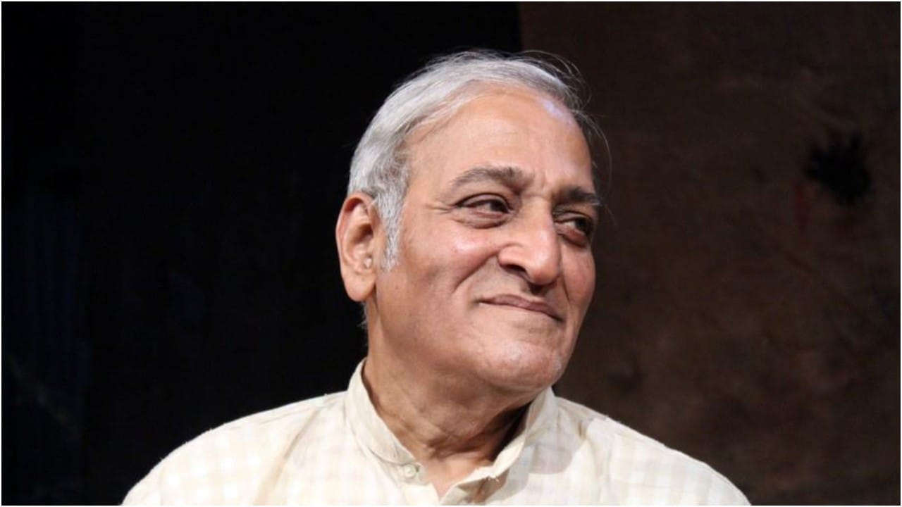 ಹಿರಿಯ ನಟ ಮೋಹನ್ ಅಗಾಶೆ ಅವರು ರಂಗಭೂಮಿ ಮತ್ತು ಚಿತ್ರರಂಗದಲ್ಲಿ ದೊಡ್ಡ ಹೆಸರು. ಅವರು ಪುಣೆಯ ಬಿ.ಜೆ. ಮೆಡಿಕಲ್ ಕಾಲೇಜಿನಲ್ಲಿ ಎಂಬಿಬಿಎಸ್ ಓದಿದ್ದಾರೆ. ನಂತರ ಸೈಕಿಯಾಟ್ರಿ (Psychiatry) ವಿಭಾಗದಲ್ಲಿ ಎಂಡಿ ಪದವಿ ಪಡೆದಿದ್ದಾರೆ. ಅವರು ಮನೋವೈದ್ಯರಾಗಿ ಮತ್ತು ಪ್ರೊಫೆಸರ್ ಆಗಿ ಕೆಲಸ ಮಾಡಿದ್ದಾರೆ.