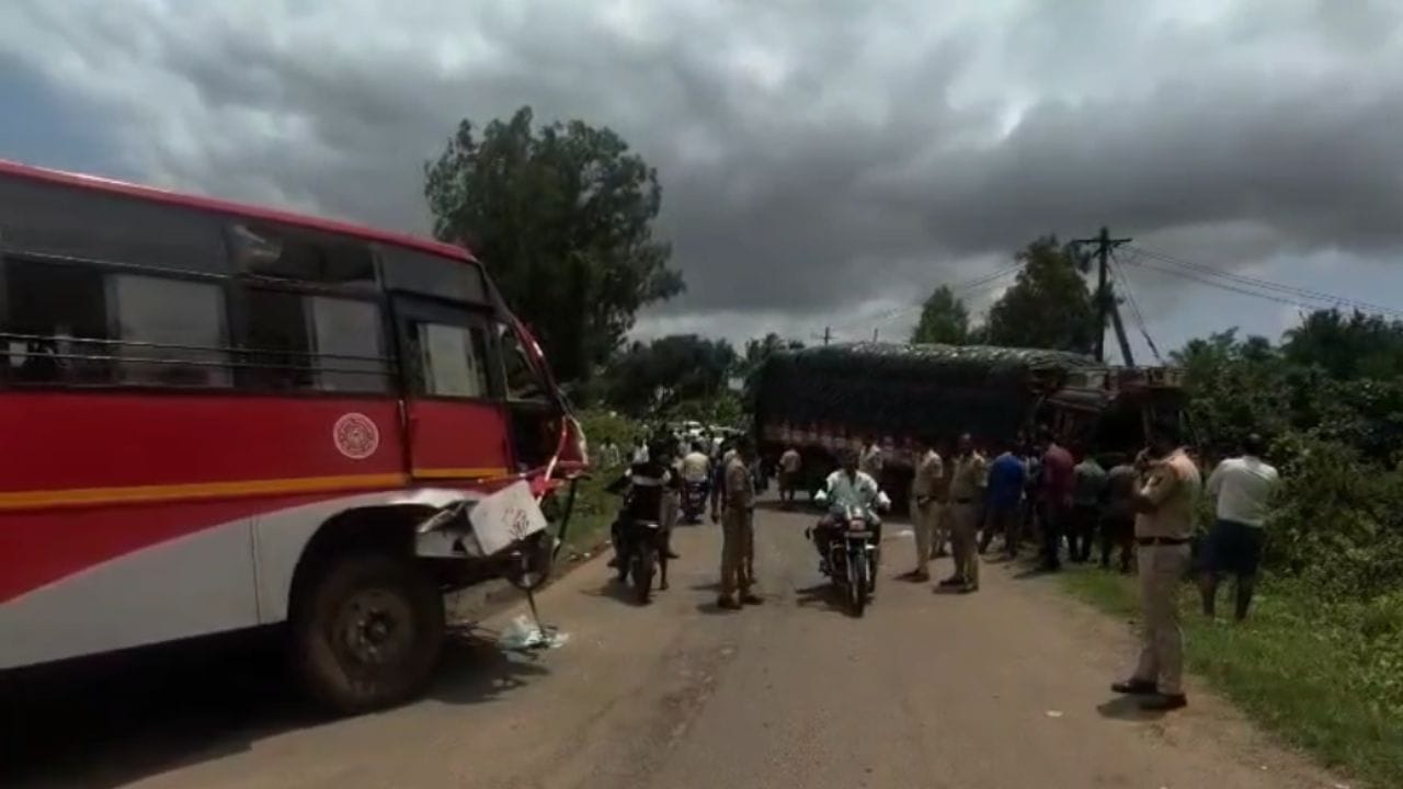 Mundagod Bus Lorry Accident