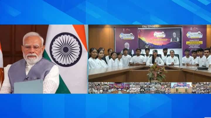 Viksit Vibrant Village Programme: ವಿದ್ಯಾರ್ಥಿಗಳೊಂದಿಗೆ ಪಿಎಂ ನರೇಂದ್ರ ಮೋದಿ ಸಂವಾದ Viksit Vibrant Village Programme: ವಿದ್ಯಾರ್ಥಿಗಳೊಂದಿಗೆ ಪಿಎಂ ನರೇಂದ್ರ ಮೋದಿ ಸಂವಾದ