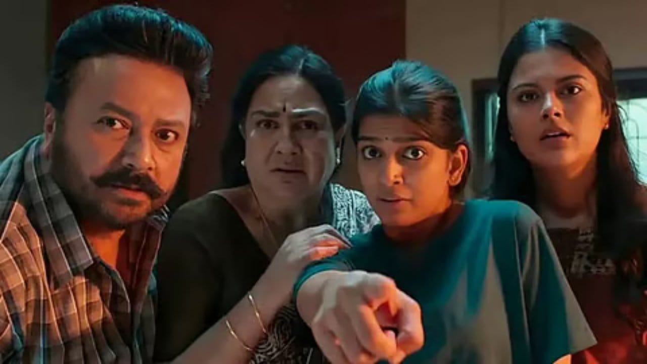 ಹಿರಿಯ ನಟರಾದ ಜಯರಾಂ, ಊರ್ವಶಿ ಜೊತೆಗೆ ಇನ್ನೂ ಕೆಲವು ಯುವ ನಟ-ನಟಿಯರು ನಟಿಸಿರುವ ಹಾಸ್ಯ ಪ್ರಧಾನ ಥ್ರಿಲ್ಲರ್ ಸಿನಿಮಾ ‘ಪರಿಮಳ ಆಂಡ್ ಕೋ’ ಈ ವಾರ ಒಟಿಟಿಗೆ ಬಂದಿದೆ. ಸಿನಿಮಾವನ್ನು ಜೀ5ನಲ್ಲಿ ವೀಕ್ಷಿಸಬಹುದಾಗಿದೆ.
