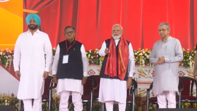 ನವೀಕೃತಗೊಂಡ ಕರ್ನಾಟಕದ 4 ರೈಲ್ವೇ ನಿಲ್ದಾಣಗಳನ್ನು ಉದ್ಘಾಟಿಸಿದ ಮೋದಿ