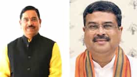 ಪ್ರಧಾನ್ ರಾಜೀನಾಮೆ ಅಂಗೀಕಾರ,ಜೋಶಿಗೆ ಕೇಂದ್ರ ಶಿಕ್ಷಣ ಖಾತೆ ಹೆಚ್ಚುವರಿ ಹೊಣೆ