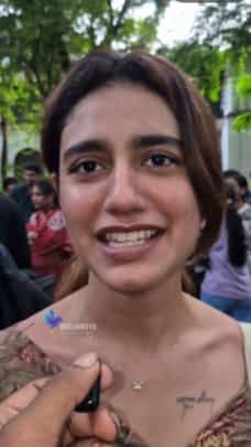 ವಿದ್ಯಾರ್ಥಿಗಳ ಜೊತೆ ಪ್ರತಿಭಟನೆಗೆ ಬಂದ ಕಣ್ಸನ್ನೆ ಸುಂದರಿ ಪ್ರಿಯಾ