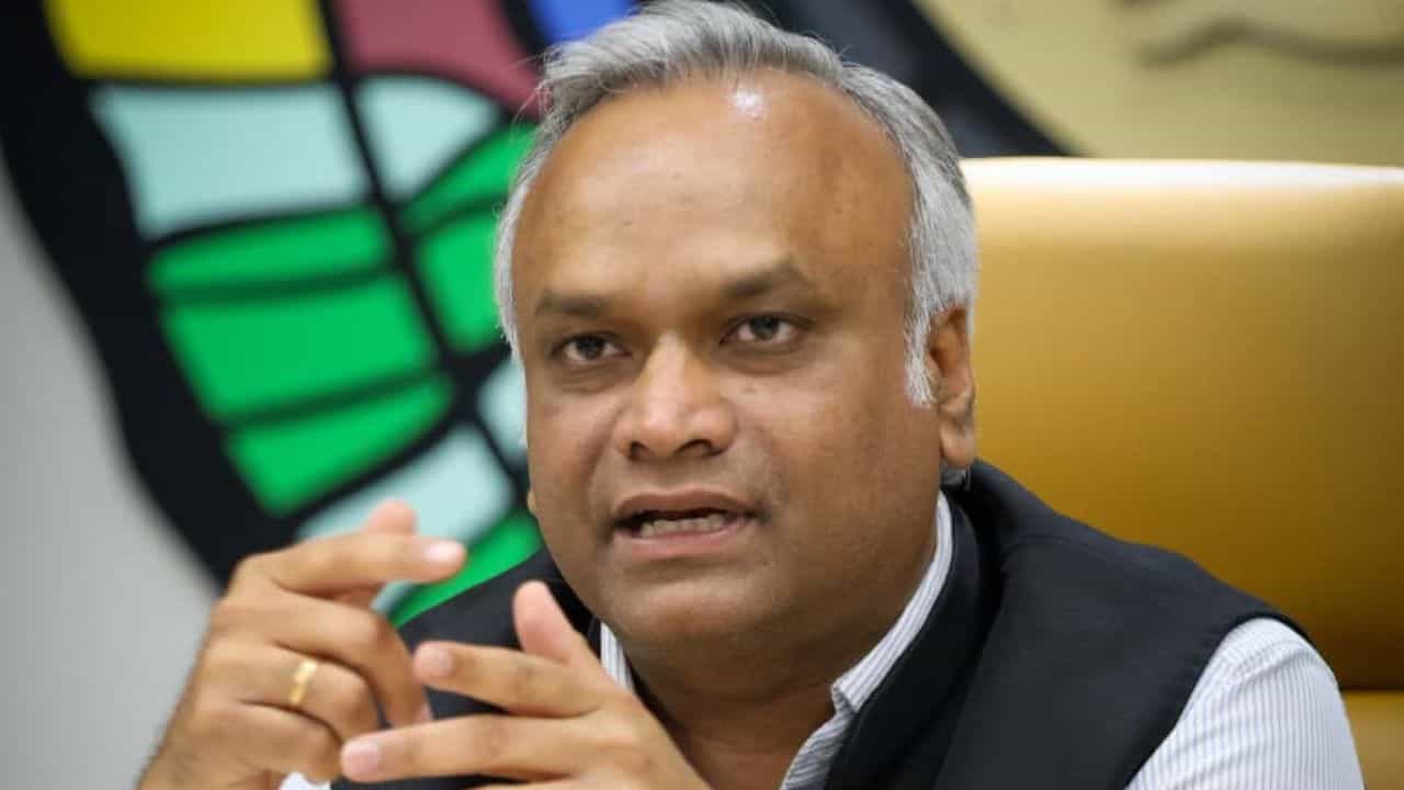 ಆರ್ಎಸ್ಎಸ್ ನೋಂದಣಿ, ಸದಸ್ಯತ್ವದ ಬಗ್ಗೆ ಕೋರ್ಟ್ನಲ್ಲೂ ಪ್ರಿಯಾಂಕ್ ತಕರಾರು: ಸಚಿವರಿಗೆ ಉತ್ತರಿಸಿಯೇ ನ್ಯಾಯಾಲಯದಿಂದ ಸಮನ್ಸ್ ಆರ್ಎಸ್ಎಸ್ ನೋಂದಣಿ, ಸದಸ್ಯತ್ವದ ಬಗ್ಗೆ ಕೋರ್ಟ್ನಲ್ಲೂ ಪ್ರಿಯಾಂಕ್ ತಕರಾರು: ಸಚಿವರಿಗೆ ಉತ್ತರಿಸಿಯೇ ನ್ಯಾಯಾಲಯದಿಂದ ಸಮನ್ಸ್