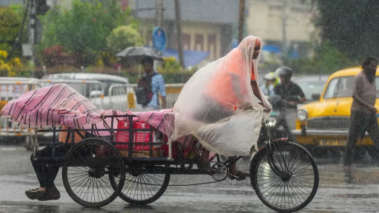 Karnataka Weather Forecast: ಕರ್ನಾಟಕದ ಈ ಜಿಲ್ಲೆಗಳಲ್ಲಿ ಇನ್ನೆರಡು ದಿನ ಸಾಧಾರಣ ಮಳೆ, ಭಾರೀ ಗಾಳಿ Karnataka Weather Forecast: ಕರ್ನಾಟಕದ ಈ ಜಿಲ್ಲೆಗಳಲ್ಲಿ ಇನ್ನೆರಡು ದಿನ ಸಾಧಾರಣ ಮಳೆ, ಭಾರೀ ಗಾಳಿ