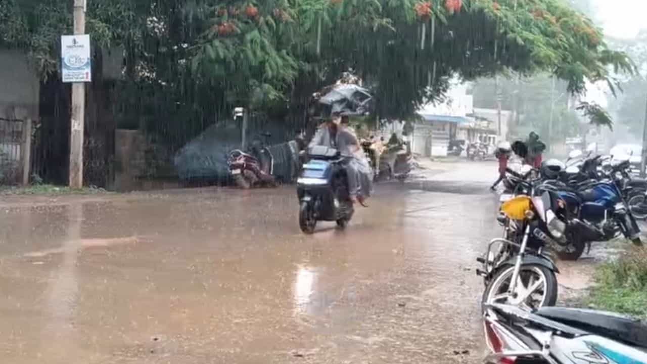 Karnataka Weather Forecast: ಕರಾವಳಿ, ದಕ್ಷಿಣ ಒಳನಾಡಿಗೆ ಆರೆಂಜ್ ಅಲರ್ಟ್; ಜುಲೈ 5ರ ವರೆಗೂ ಭಾರಿ ವರ್ಷಧಾರೆ Karnataka Weather Forecast: ಕರಾವಳಿ, ದಕ್ಷಿಣ ಒಳನಾಡಿಗೆ ಆರೆಂಜ್ ಅಲರ್ಟ್; ಜುಲೈ 5ರ ವರೆಗೂ ಭಾರಿ ವರ್ಷಧಾರೆ